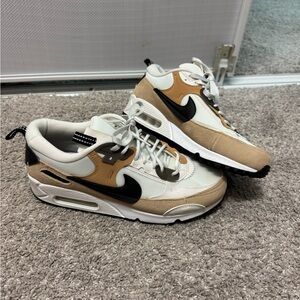 Women’s Nike tennis shoes size 9.